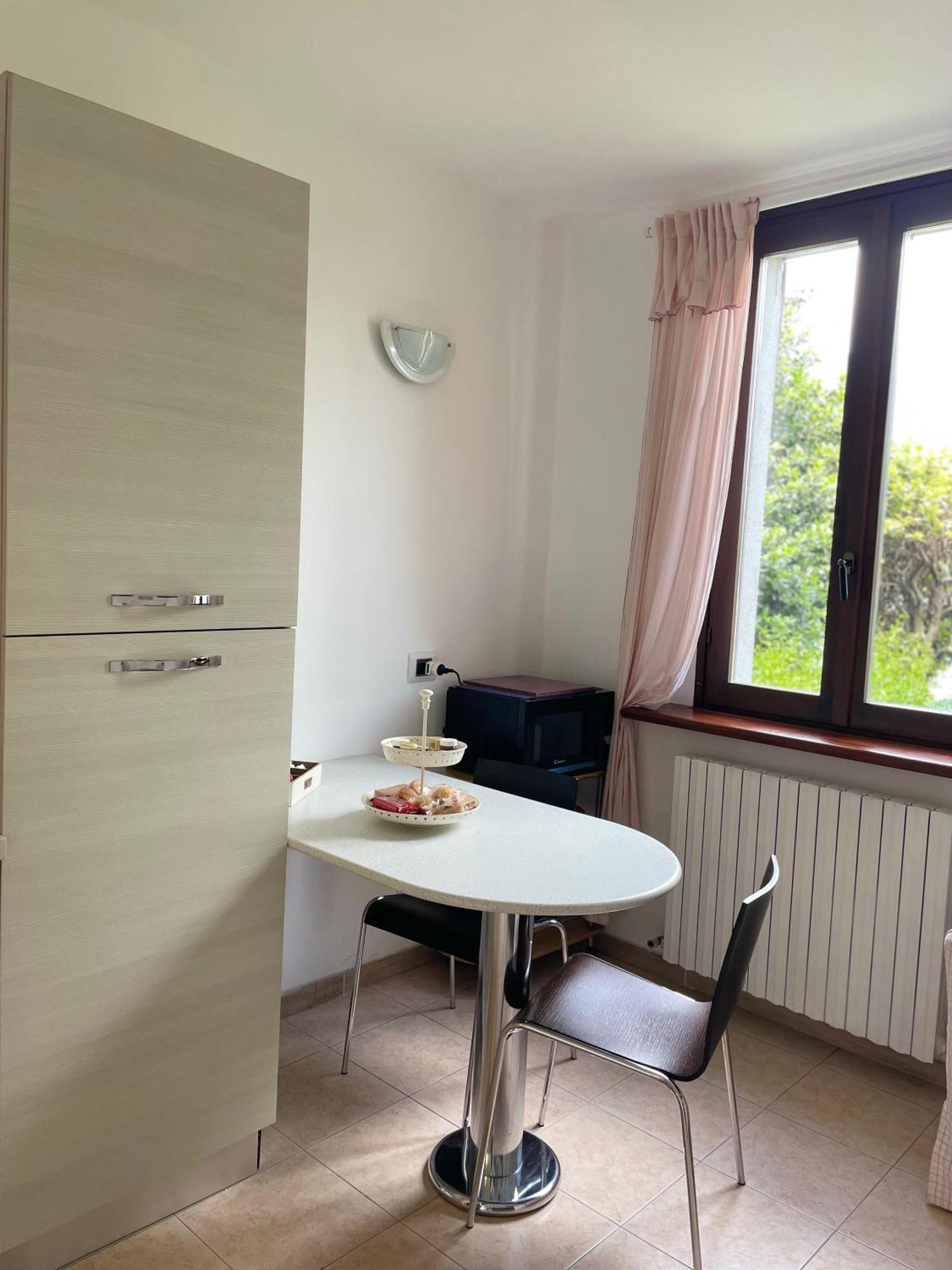 Peonia Apartment - Appartamento Vista Lago Lezzeno Εξωτερικό φωτογραφία